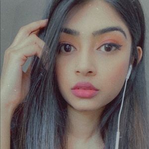 Meet your Posher, Amina